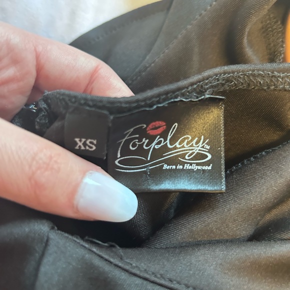 Women’s Low back dress with ruffle over-the-neck straps / Neckline - Picture 2 of 2